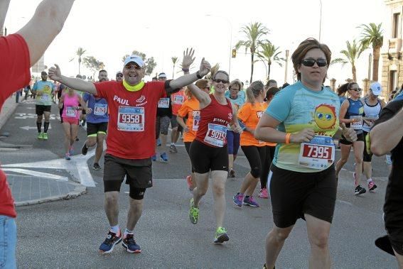 Start der Läufer beim Palma de Mallorca Marathon