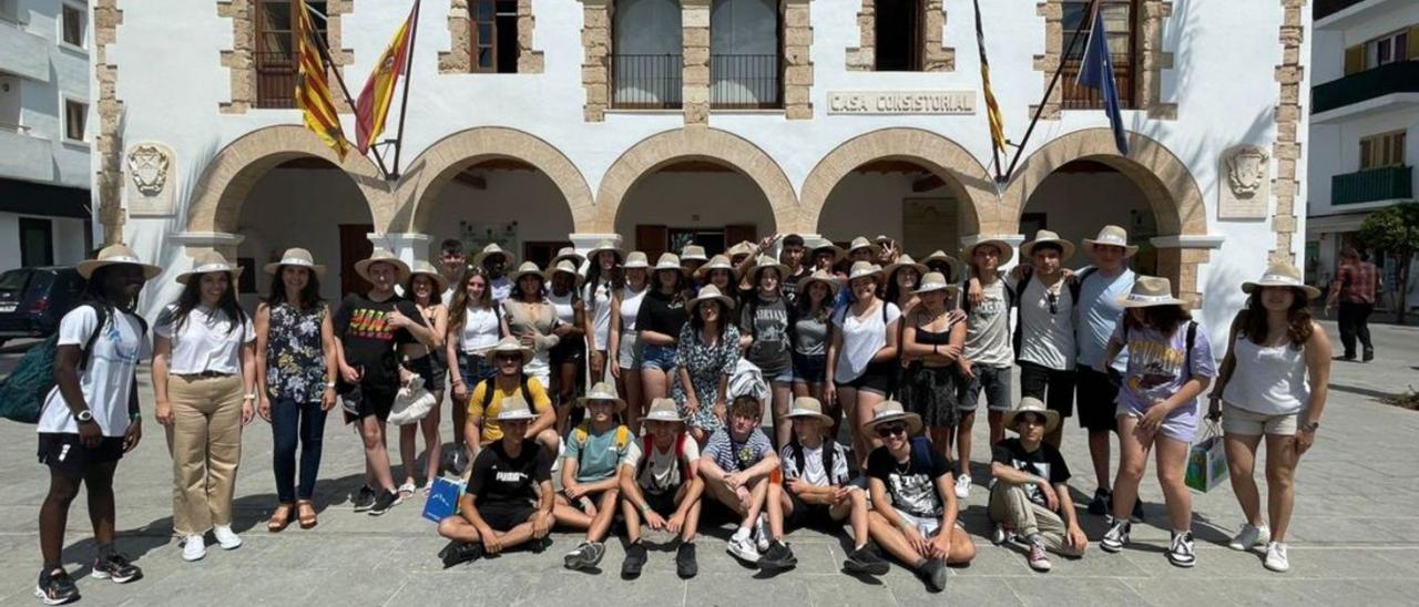 Estudiantes de instituto de Palma conocen Santa Eulària | ASE