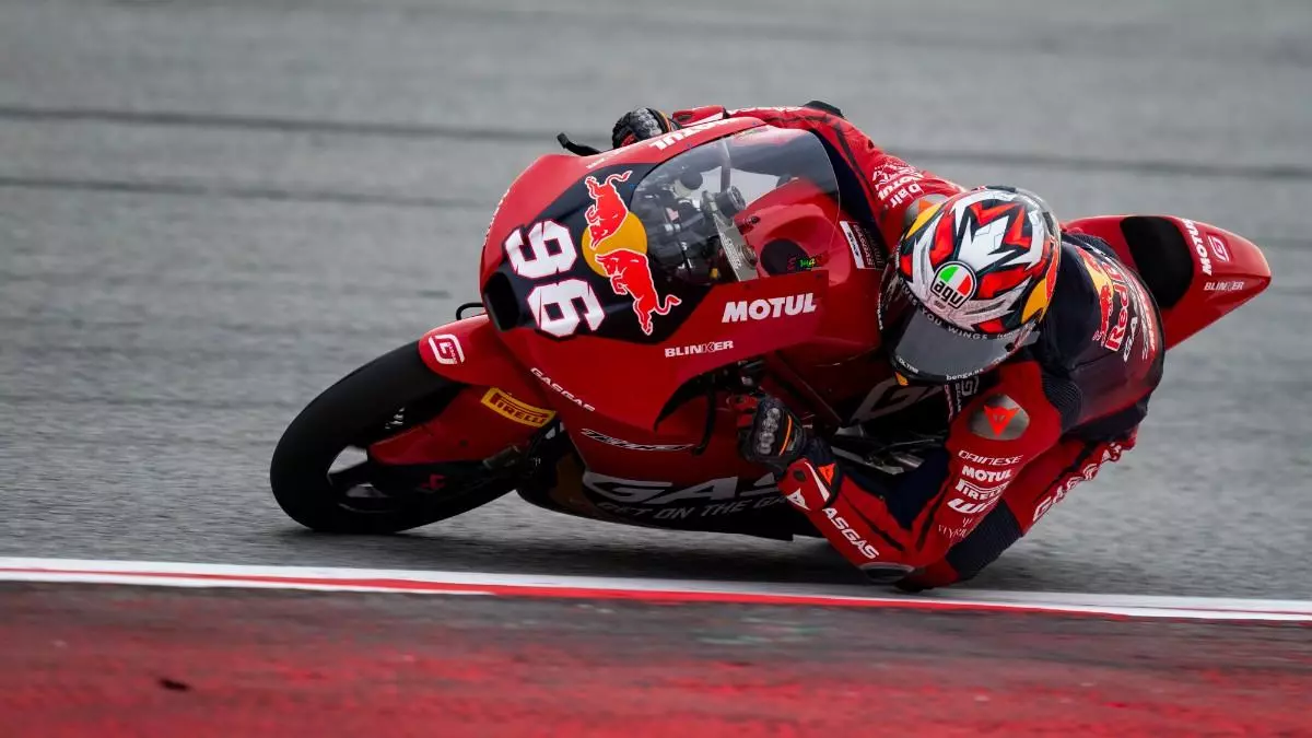Holgado lidera la jornada en Moto3