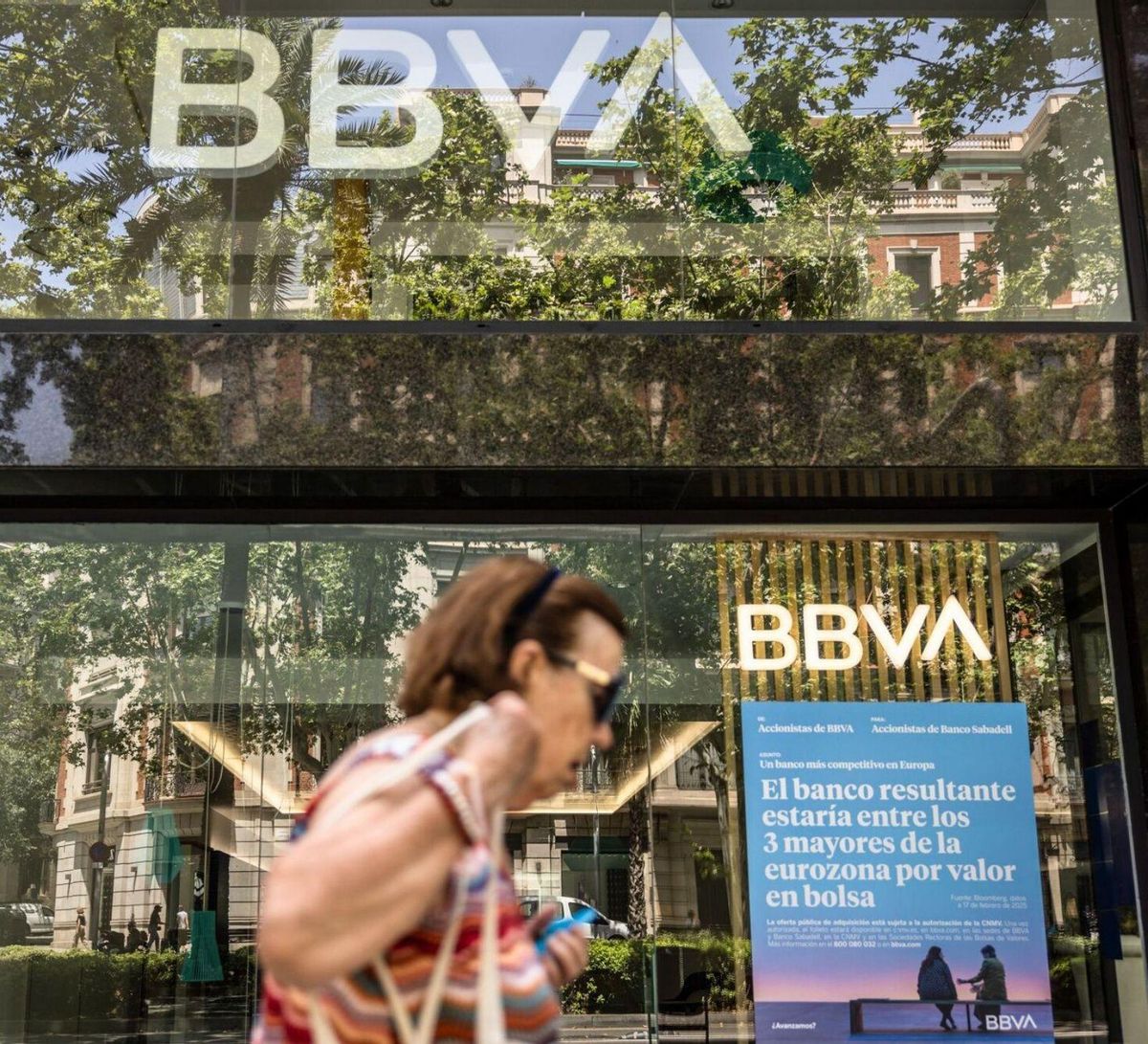 El mercat apressa el BBVA a millorar l’oferta després de mantenir l’opa El mercat apressa el BBVA a millorar l’oferta després de mantenir l’opa