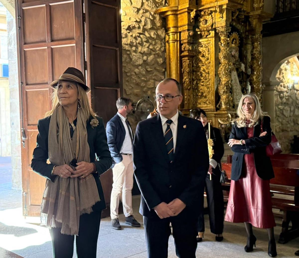 Galería | La Infanta Elena ha visita Navalmoral este Domingo de Ramos con motivo de su asistencia a la corrida de toros