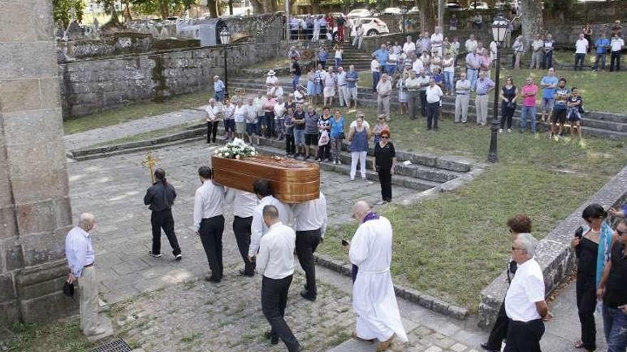 El entierro de ayer en Darbo. // Santos Álvarez