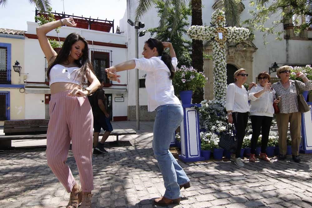 La Cruces abren el Mayo festivo