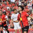 El centrocampista del Mallorca Manu Morlanes (d) celebra tras anotar el primer gol de su equipo durante el partido de la jornada 30 de LaLiga.