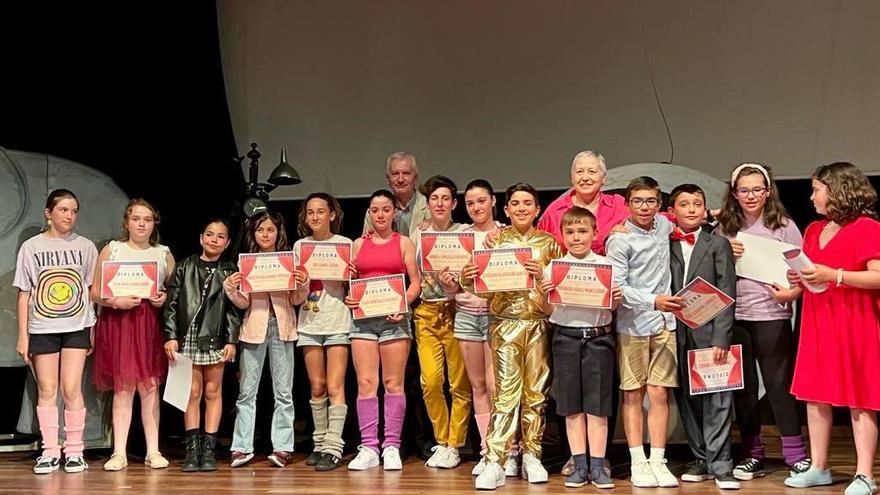 El teatro Clarín de Soto del Barco se viene arriba con la última función de los Biblioactores