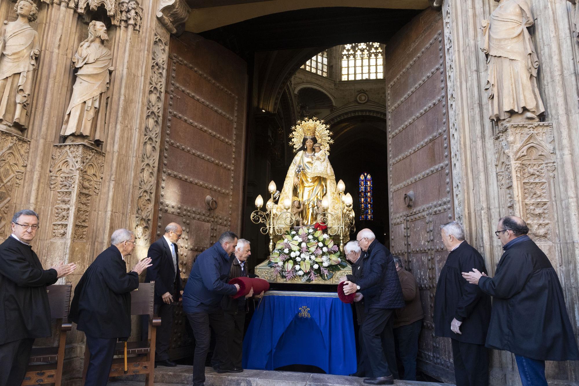 La Virgen de los Desamparados asiste al Tribunal de las Aguas