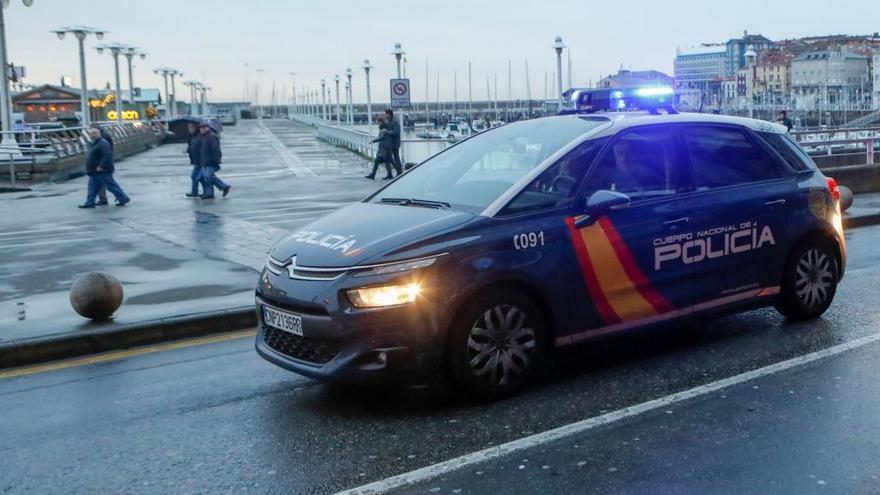 Roba 1.400 euros en Gijón y coge un taxi hasta Oviedo