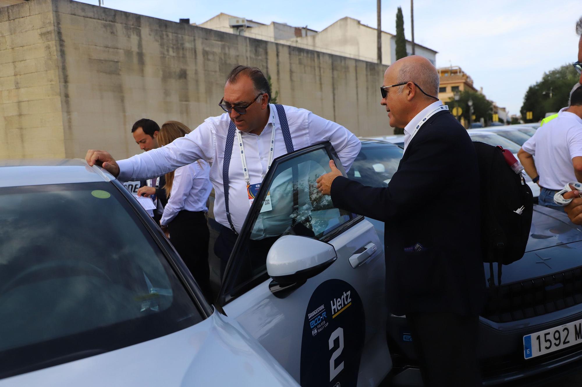 La Salida del EcoRali, una prueba con coches eléctricos ecológicos, en imágenes