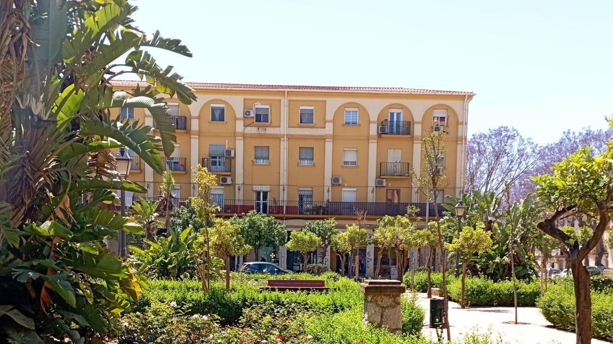 Un detalle de la plaza de Pío XII, en el barrio malagueño de Carranque.