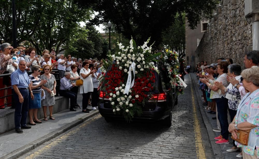 Funeral de Arturo Fernández: Emoción para despedir al chatín de la Puerta de la Villa