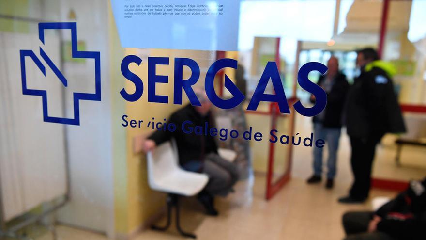 Los sueldos de los médicos del Sergas, los más afectados por los recortes // FARO