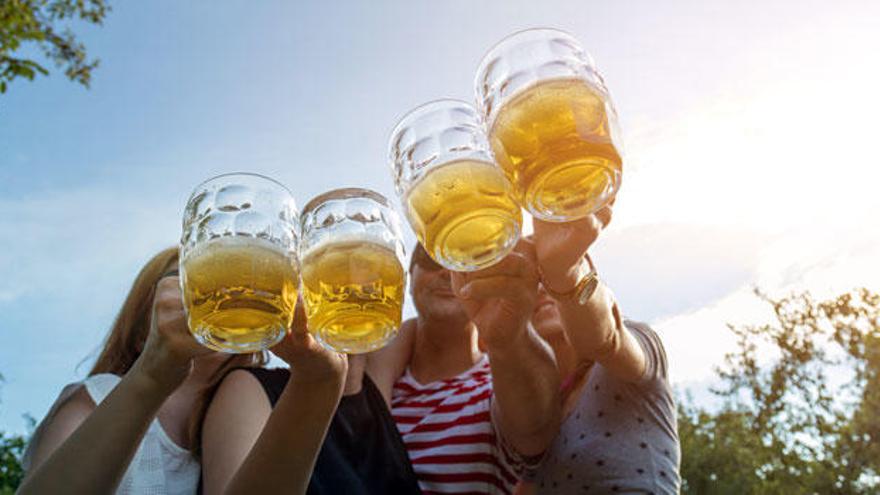 Celebra el Día Internacional de la Cerveza con un buen brindis