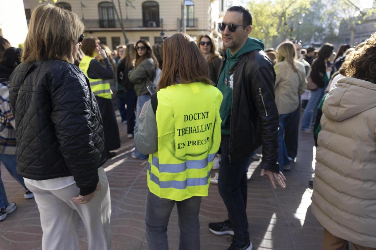 La concentración de apoyo a la huelga educativa en Xàtiva, en imágenes La concentración de apoyo a la huelga educativa en Xàtiva, en imágenes