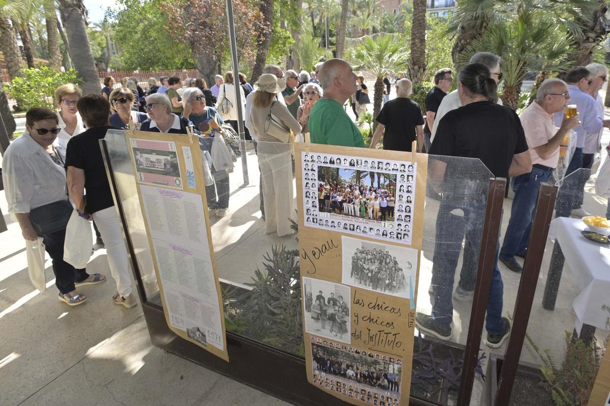 Los organizadores crearon murales y recopilaron fotos de la época