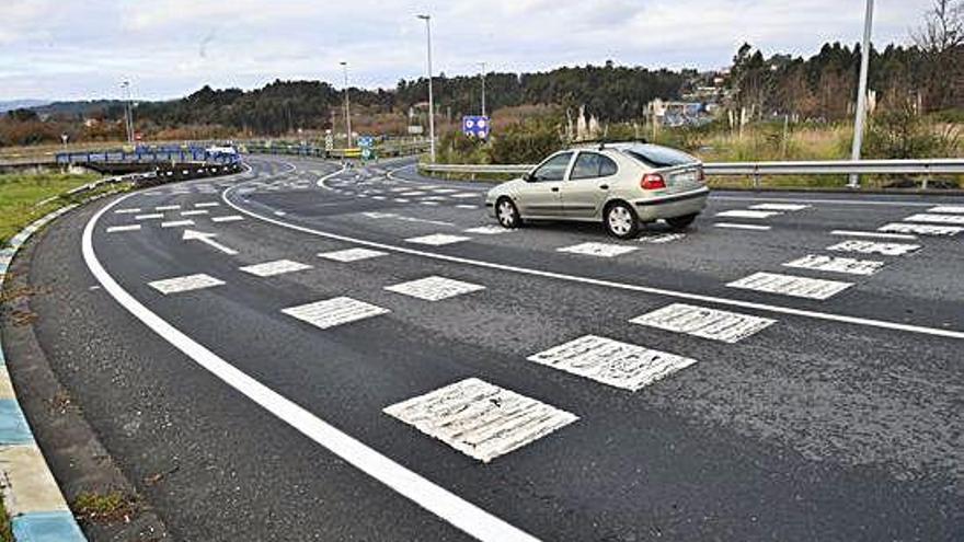 Rotonda en la que acaba ahora la ártabra, desde donde partirá hacia la autopista.