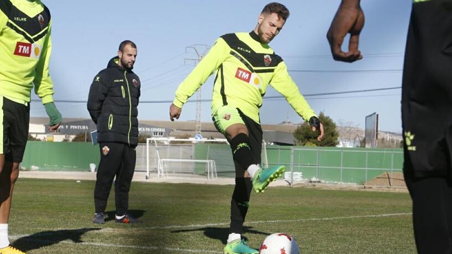 Iván Calero, durante el entrenamiento de esta mañana en el Anexo