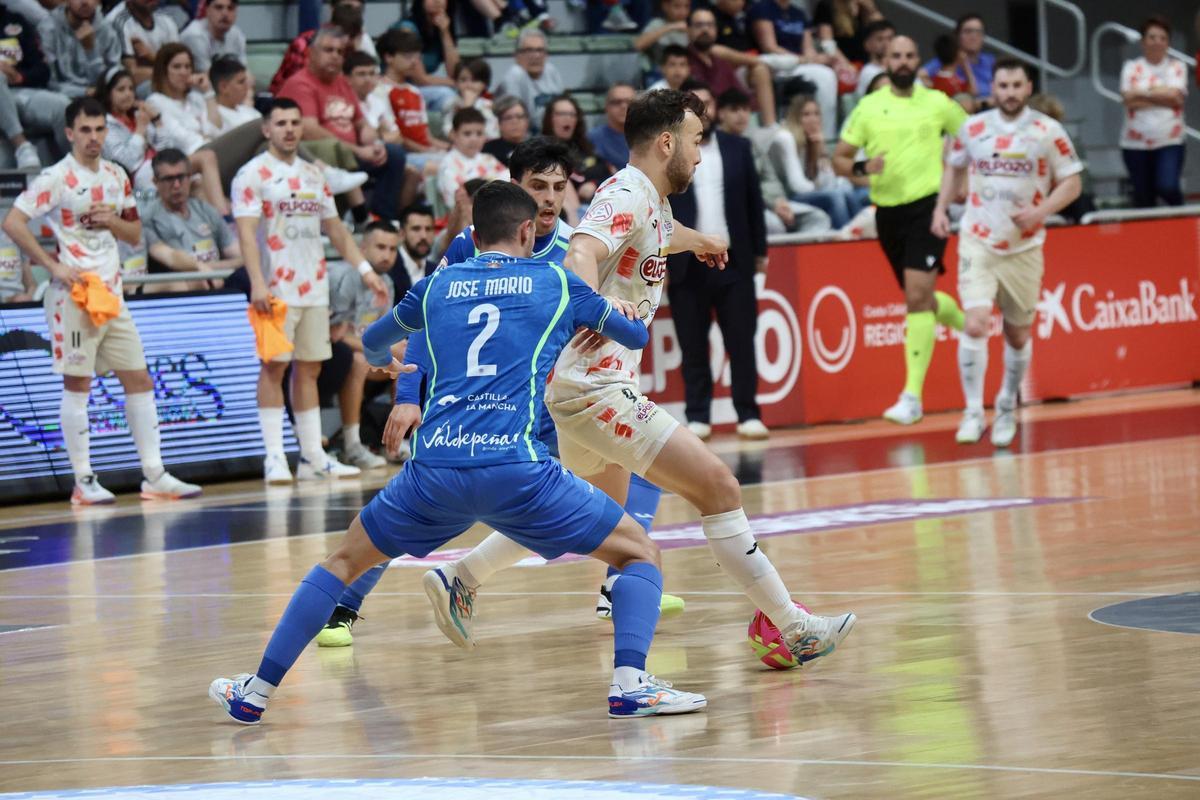 Las mejores imágenes del partido entre ElPozo y Valdepeñas