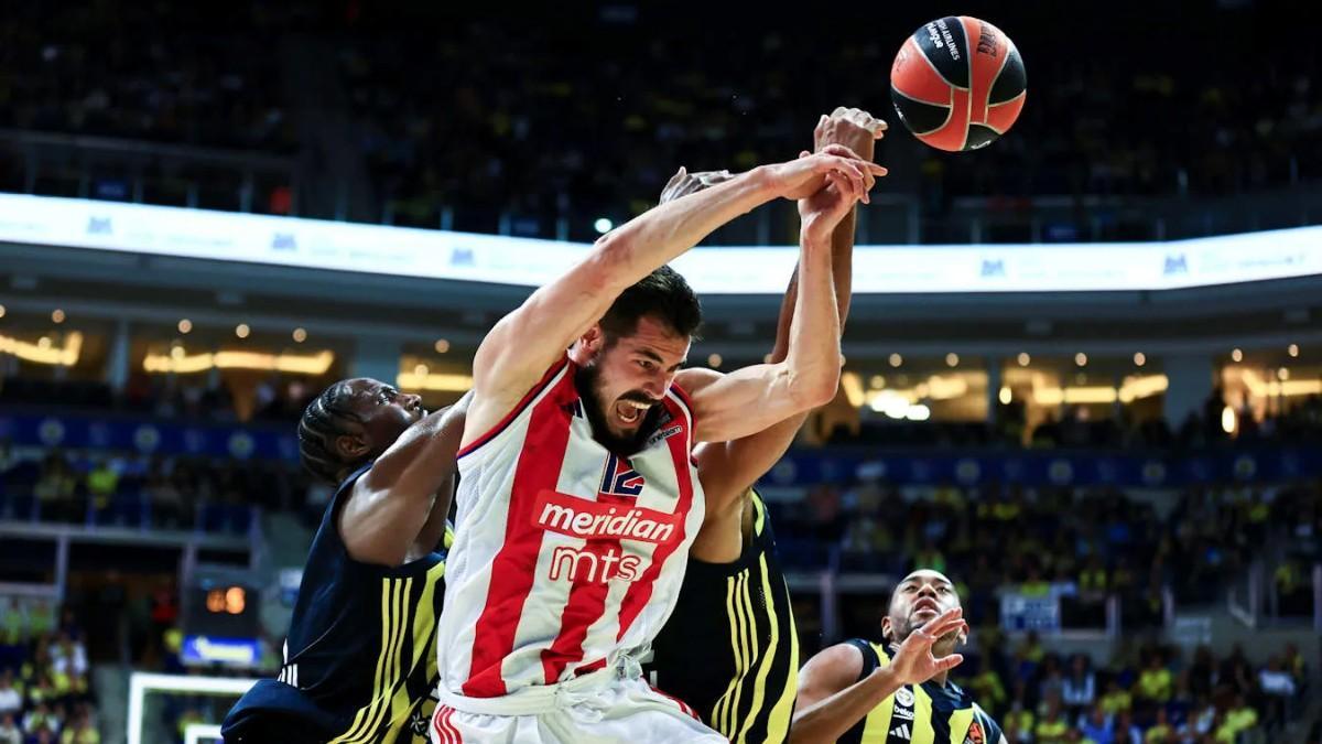 Nikola Kalinic regresó a Estrella Roja el pasado verano