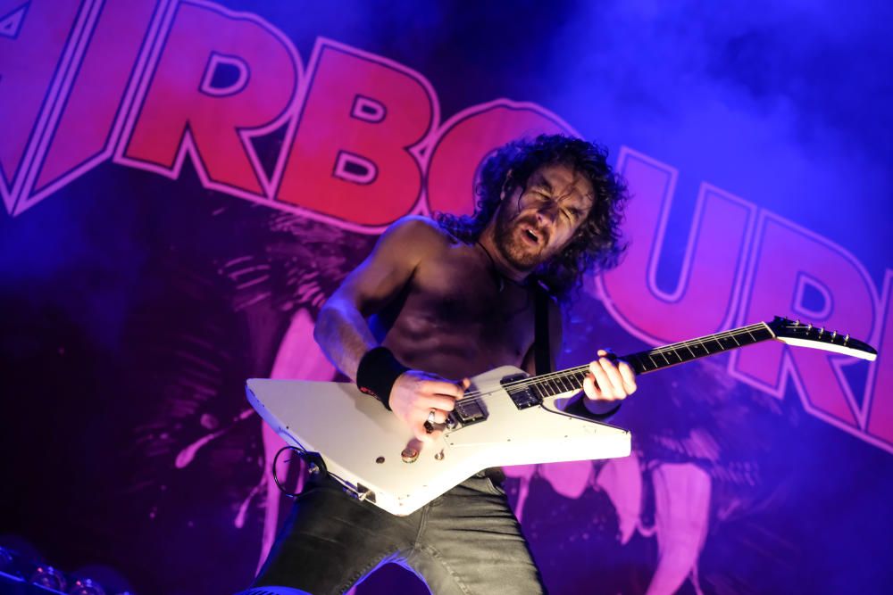 Airbourne, la banda australiana, no defraudó al público de Leyendas del Rock en la tercera jornada del festival.