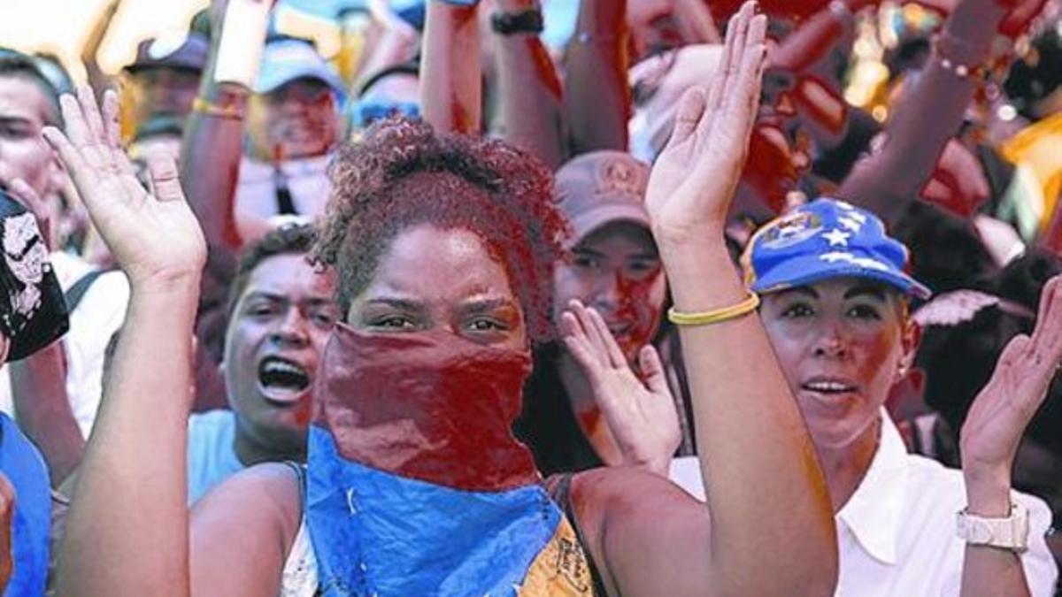 La protesta 8 Opositores venezolanos en una manifestación, ayer.