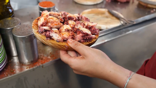 Uno de los mercadillos más antiguos de Galicia está a 30 minutos de A Coruña: más de 150 puestos con pulpo, artesanía y flores perfectos para visitar dos veces al mes