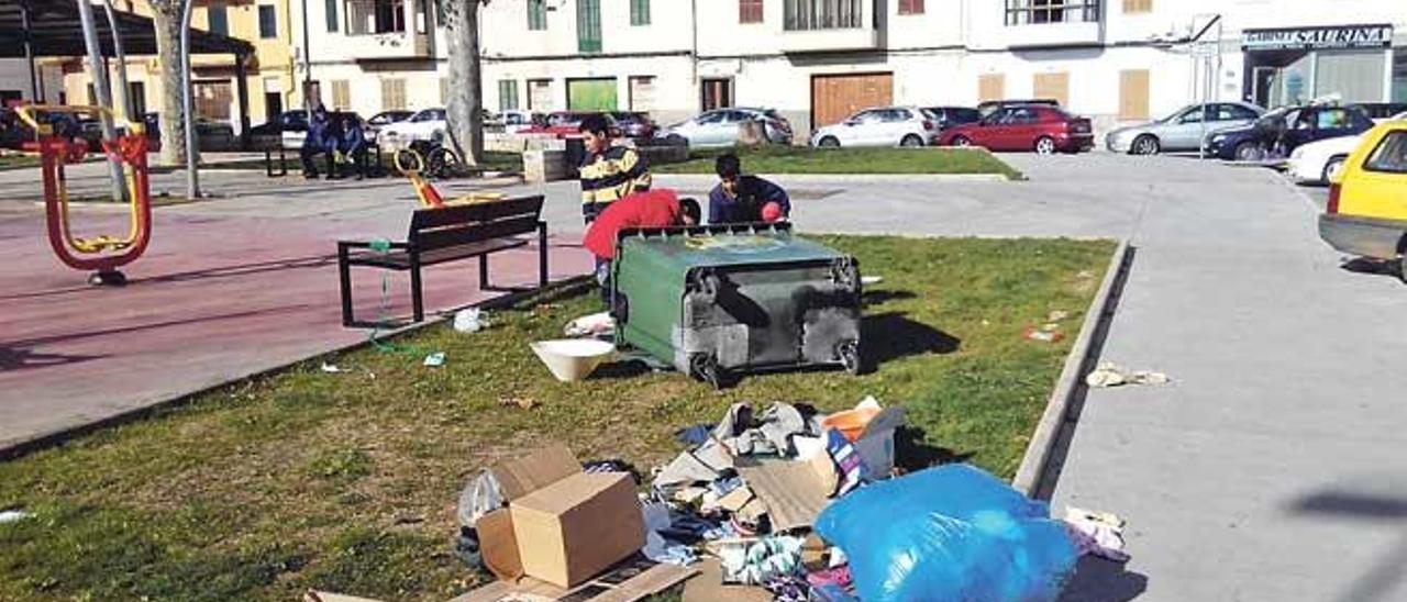 Imagen del pasado domingo tras el rastrillo de la plaza del Bestiar.