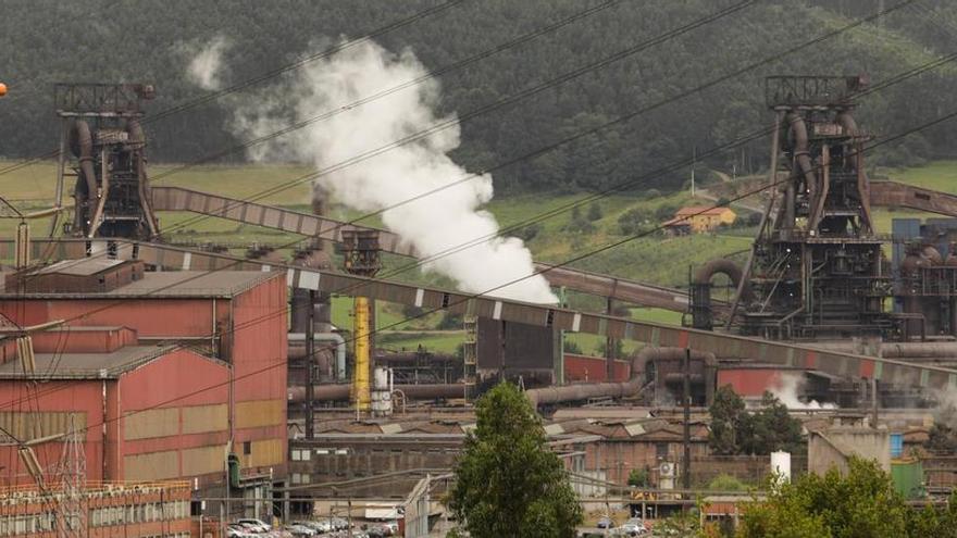 Vista de los hornos altos de ArcelorMittal en Veriña.