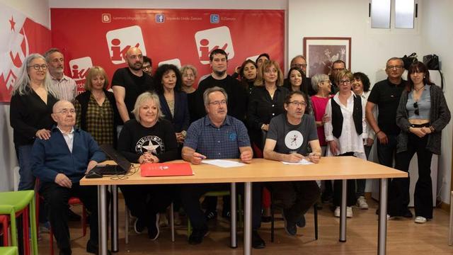 El grueso de los miembros de la candidatura, durante la presentación celebrada en la sede. |