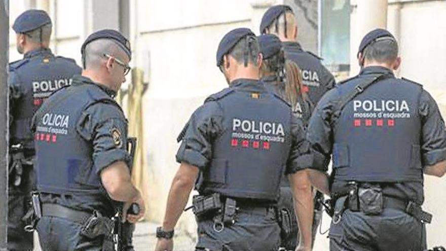 Investigan la muerte violenta de un hombre en un portal de Barcelona