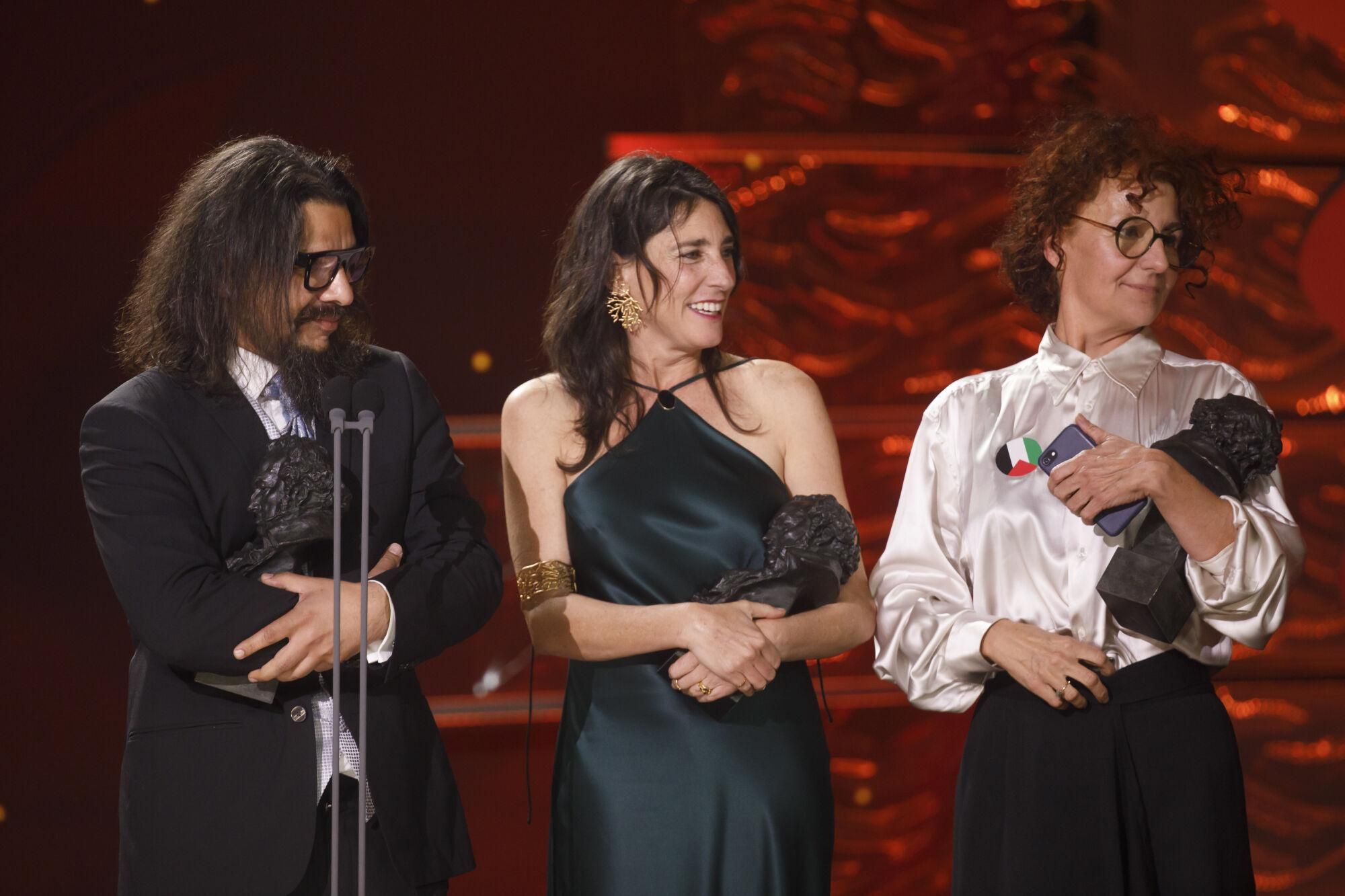 Diana Sagrista, Eva Valiño, Alejandro Castillo, Goya a Mejor sonido, por 'Segundo Premio', en la 39º edición de los Premios Goya, en el Palacio de Exposiciones y Congresos de Granada, a 8 de febrero de 2025, en Granada, Andalucía (España). Los galardones son otorgados de manera anual por la Academia de las Artes y las Ciencias Cinematográficas de España (AACCE) con el objetivo de premiar a los mejores profesionales en cada una de las distintas especialidades tanto técnicas como creativas del cine español. 08 FEBRERO 2025 Álex Cámara / Europa Press 08/02/2025. Álex Cámara;