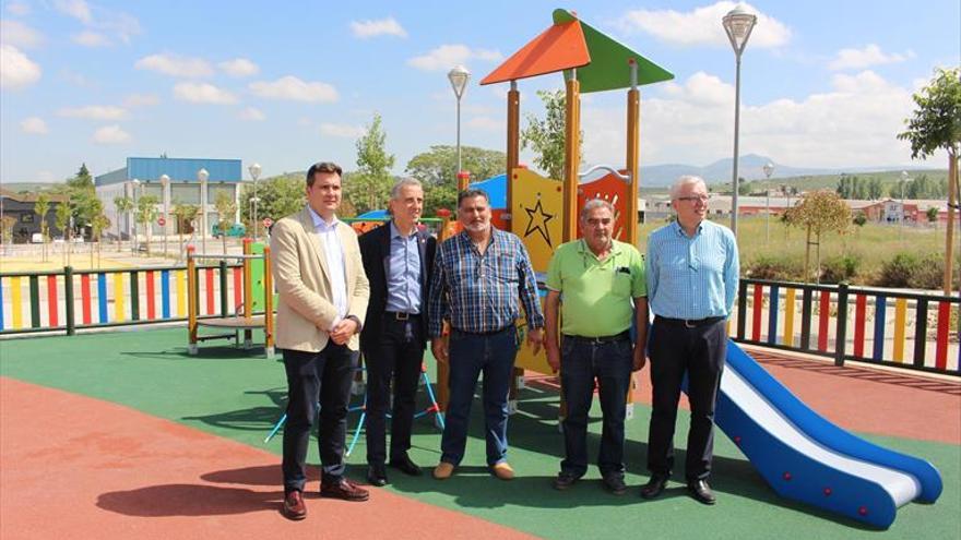 Inauguran las tres terrazas del parque de ocio del Zarpazo