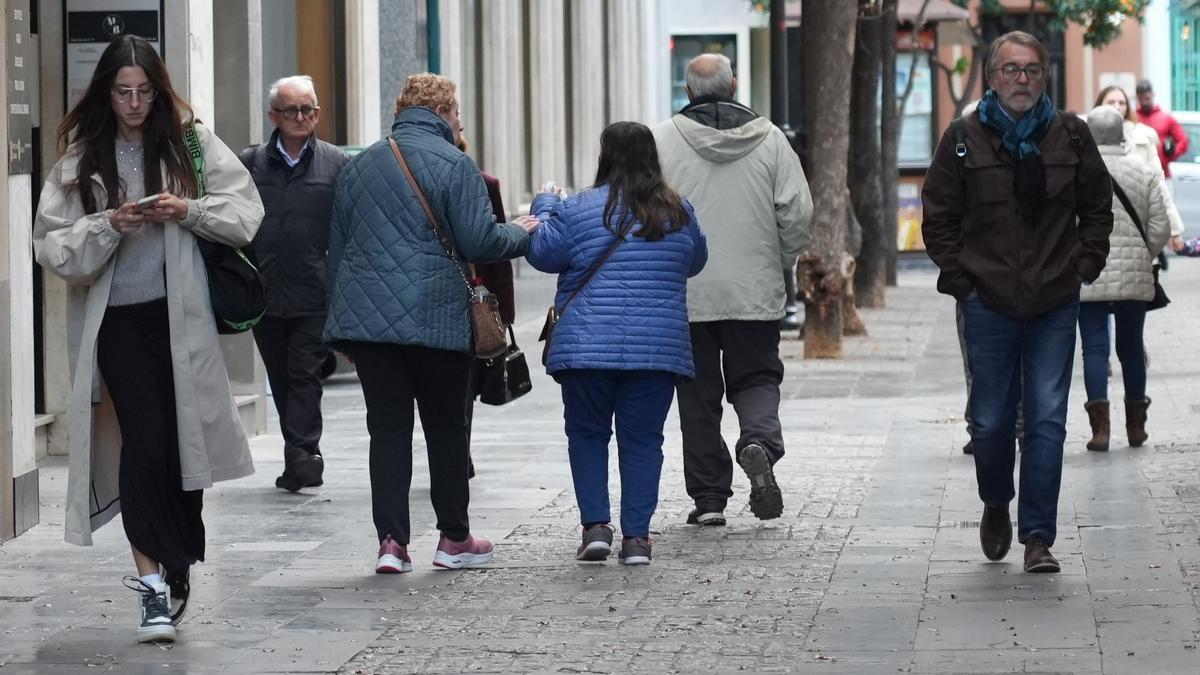 Gente paseando por el centro de Castelló, en imagen de archivo.