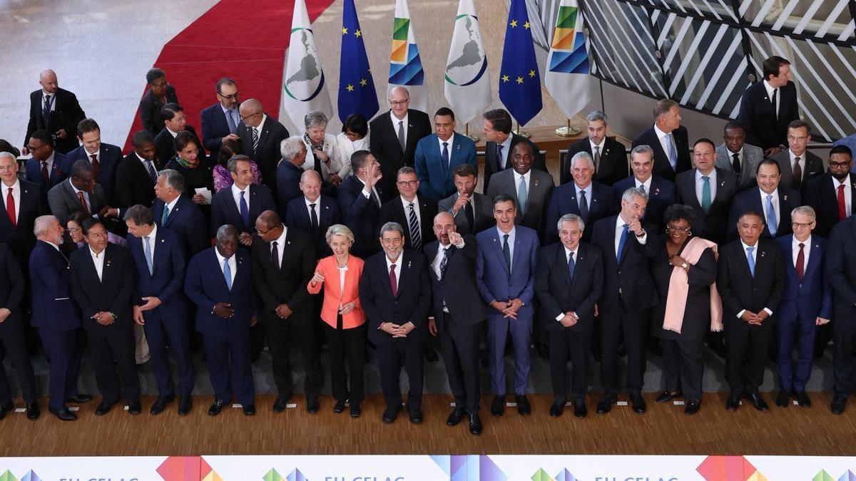 Los líderes de la Unión Europea y de los países de América Latina y Caribe, CELAC, en la cumbre de Bruselas.