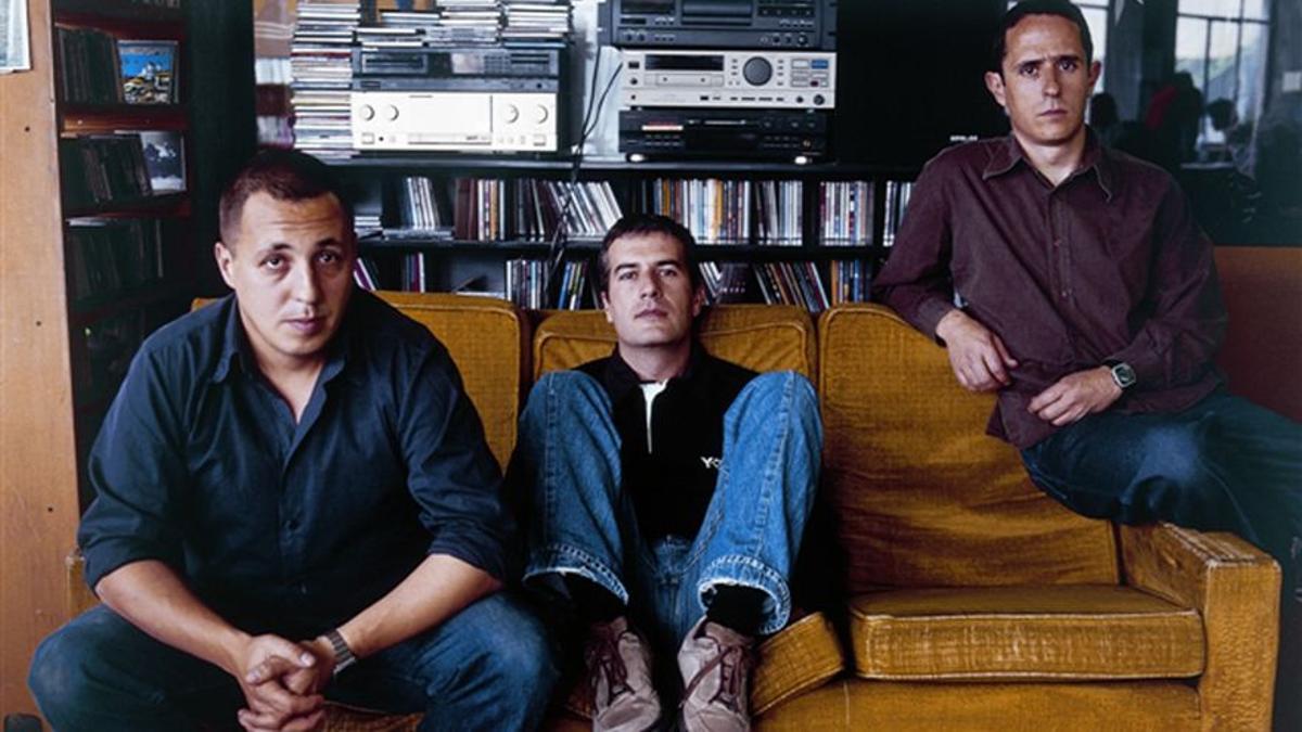 Sergi Caballero, Ricard Robles y Enric Palau, en el despacho de su empresa, en el año 2000.