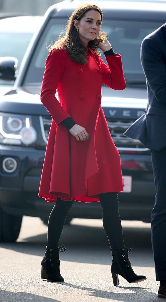 Kate Middleton con abrigo rojo de Carolina Herrera en Belfast