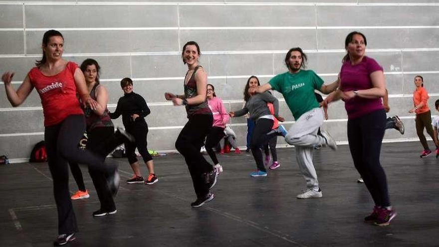 Clase magistral de zumba en el Recinto Ferial. // Rafa Vázquez