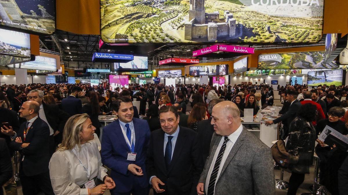 Isabel Albás, José María Bellido, Luis Planas y Antonio Ruiz, en Fitur en 2020.