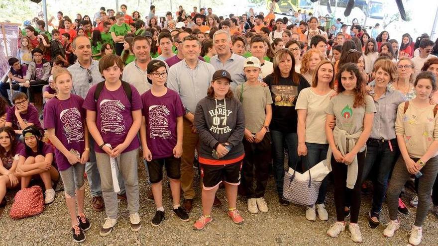 Participantes na clausura do programa educativo &#039;Dragal&#039;, onte, no Pico Sacro.