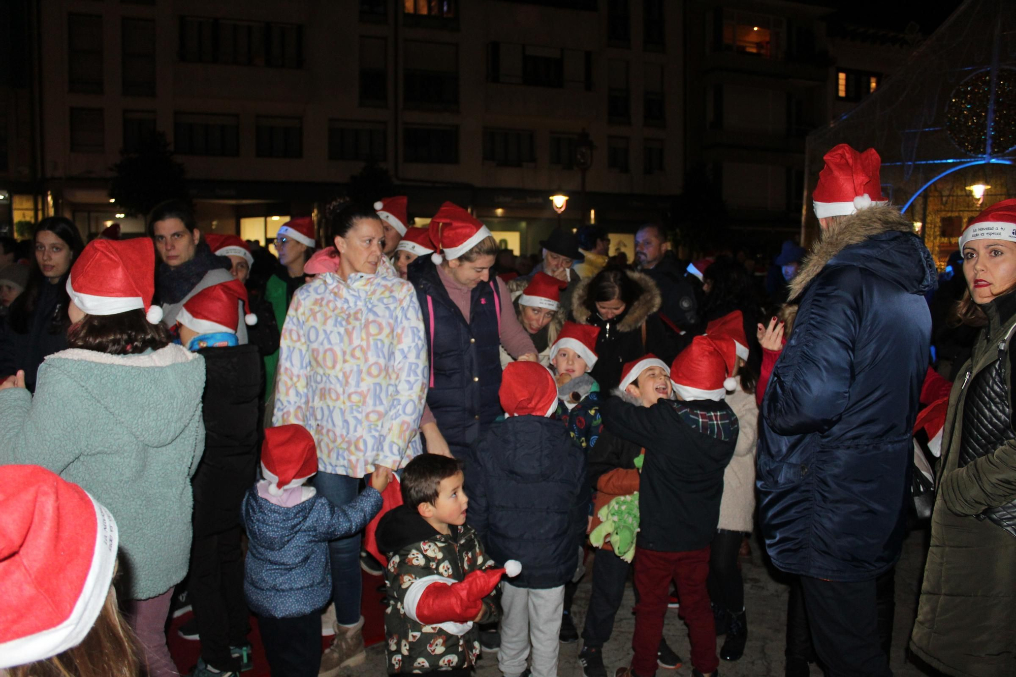 Villaviciosa 'descorcha' la Navidad con un brindis multitudinario