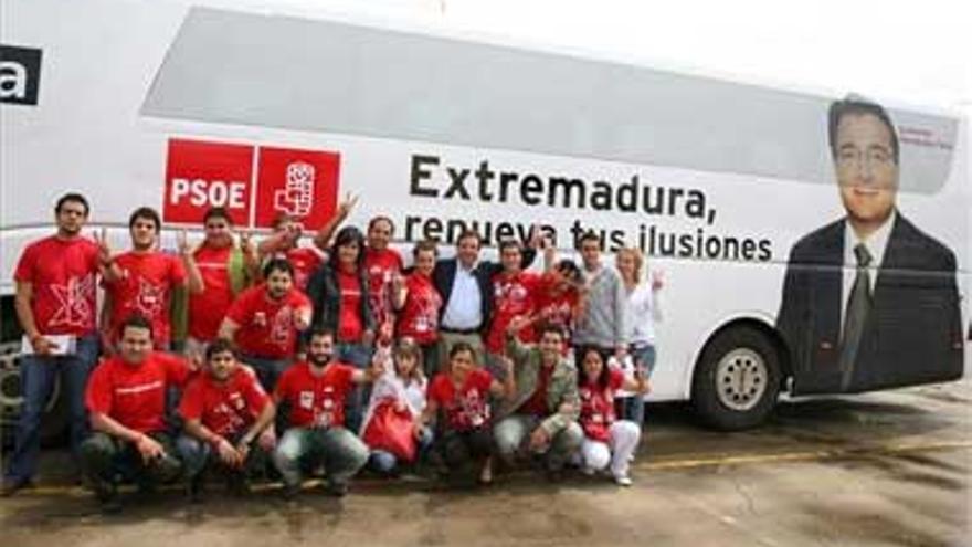 La ´marea roja´ acompaña a Vara