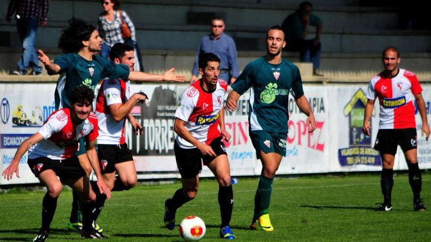 Los vilagarcianos volvieron a hacer gala de un sentido solidario del juego que encandiló nuevamente a sus aficionados. // Iñaki Abella