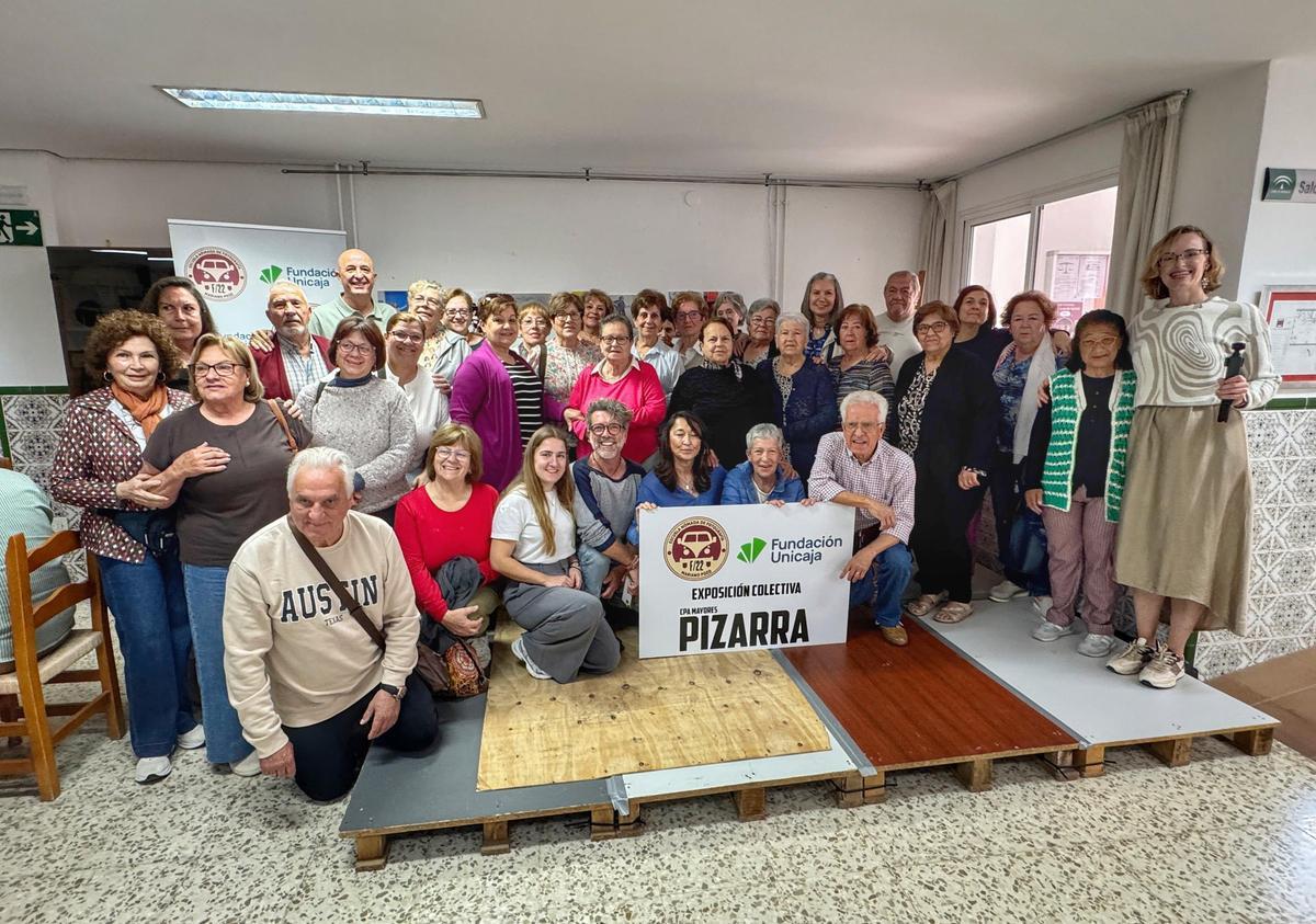 Alumnos del taller fotográfico en Pizarra el día de su clausura.