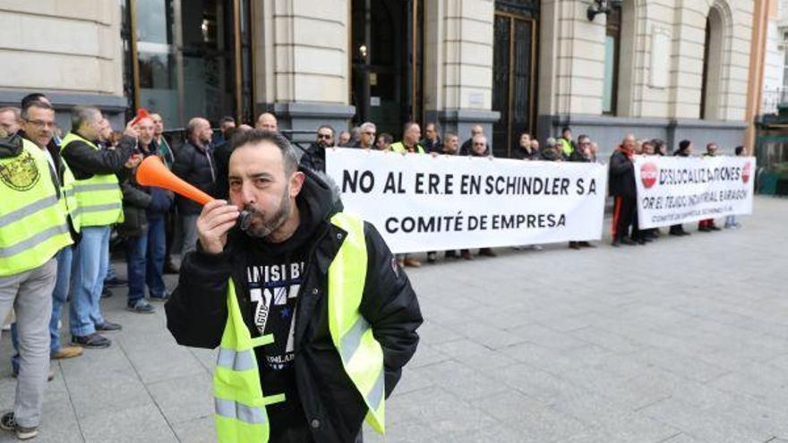 La plantilla de Schindler para masivamente contra el ERE