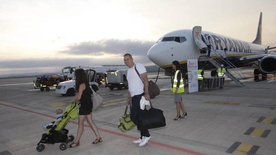 Alcaldes y empresarios se unen para atraer turismo a través del aeropuerto de Castellón