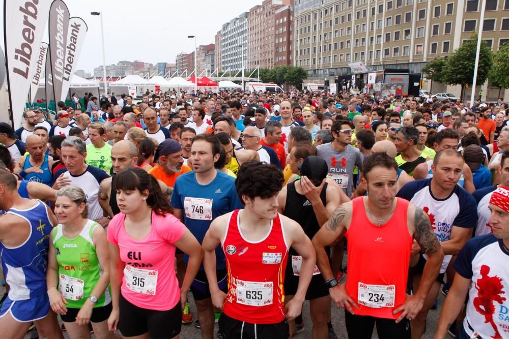 Participantes en la carrera "Dona vida"