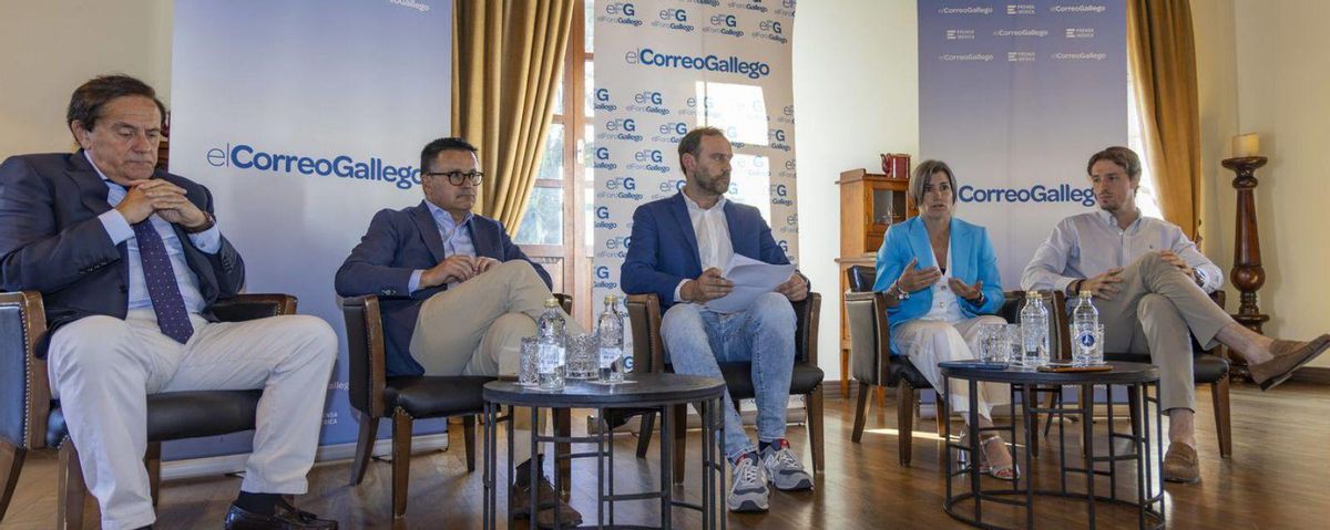 Un momento da charla organizada por EL CORREO GALLEGO.
