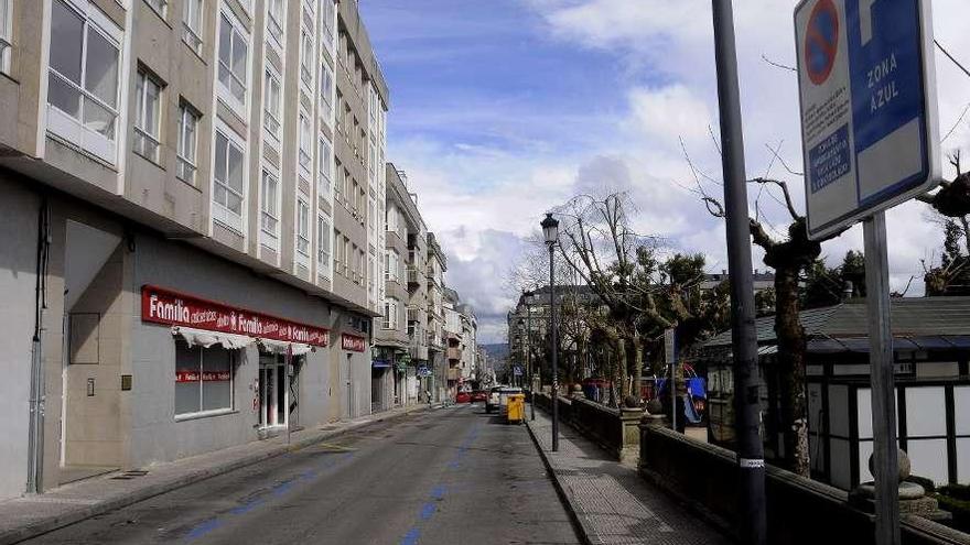 La calle Iryda se encontraba casi vacía a las 17.00 horas de la tarde de ayer.  // Bernabé/Javier Lalin