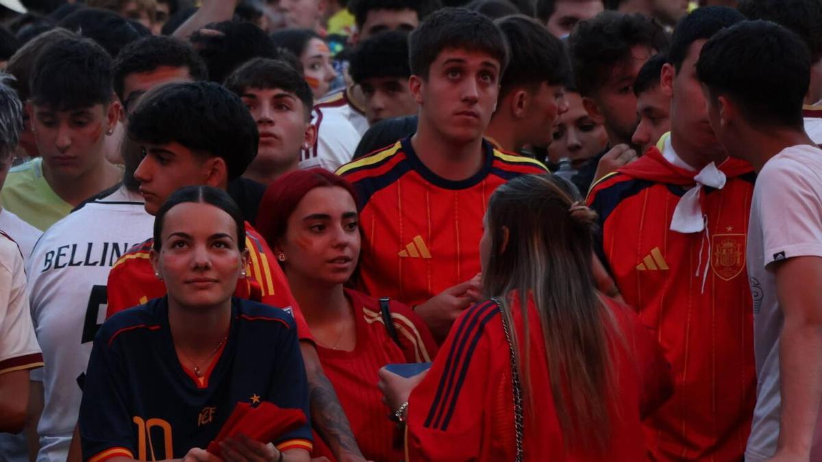 Final del Mundial de fútbol - Aficionados de la selección española ven la final en la Plaza Mayor