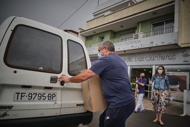 Recorrido con farmacéuticos por varios caseríos de Anaga, donde reparten medicamentos y atienden a personas en lugares aislados o con problemas para desplazarse  | 05/08/2020 | Fotógrafo: Andrés Gutiérrez Taberne