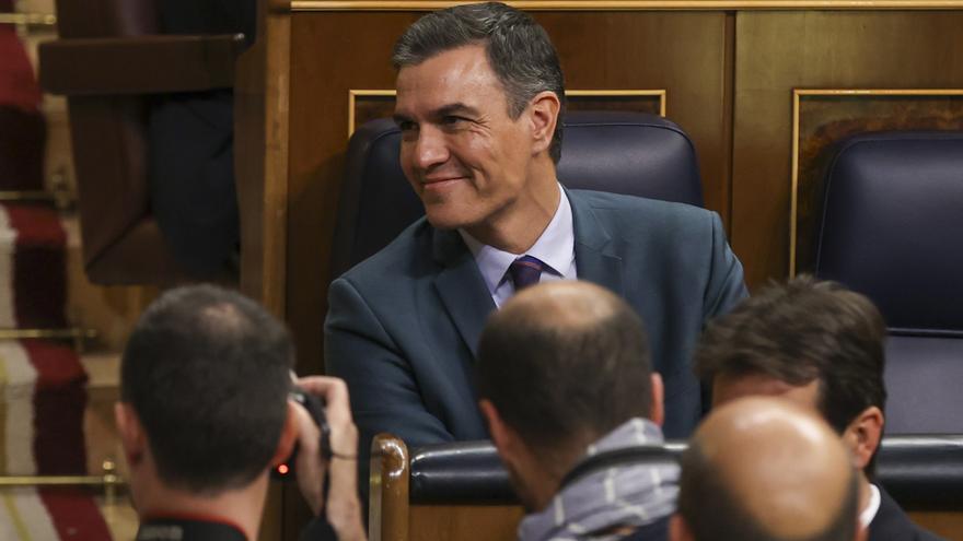 Sánchez vuelve a un Congreso crispado entre acusaciones de ceder al separatismo
